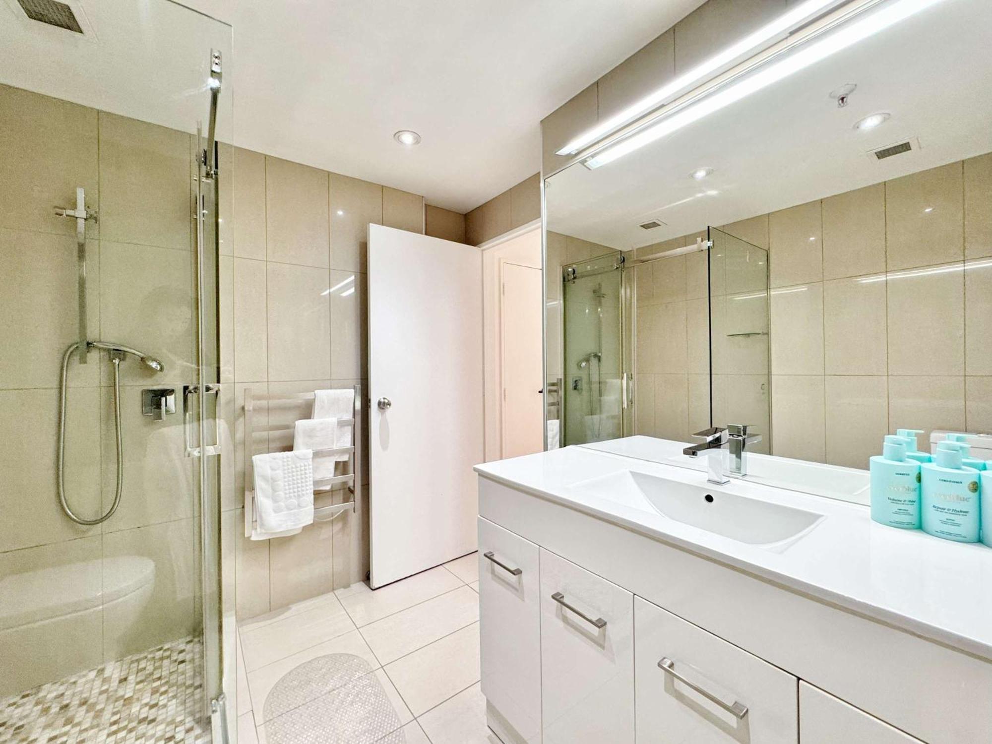 Apartment Prime Cbd 2br Near & Shopping *